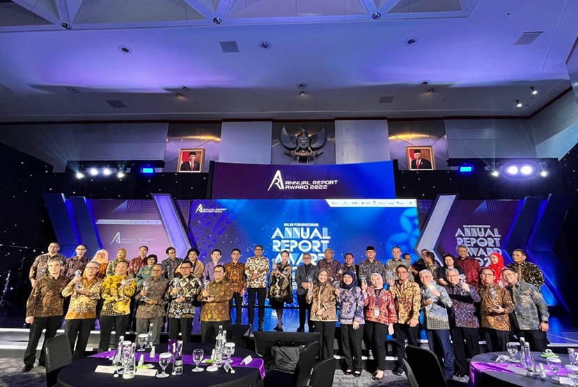 PT PP (Persero) Tbk sebagai salah satu perusahaan BUMN konstruksi dan investasi di Indonesia meraih juara 1 pada kategori BUMN Non Keuangan dalam ajang Annual Report Award (ARA) 2022 ke-18 yang digelar di Bursa Efek Indonesia (BEI) Jakarta pada Senin 27 November 2023.