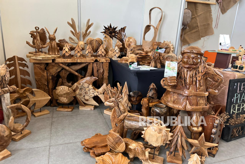 Emil Dardak Apresiasi Pameran Furniture dan Kerajinan UMKM Terbesar se-Jawa Timur