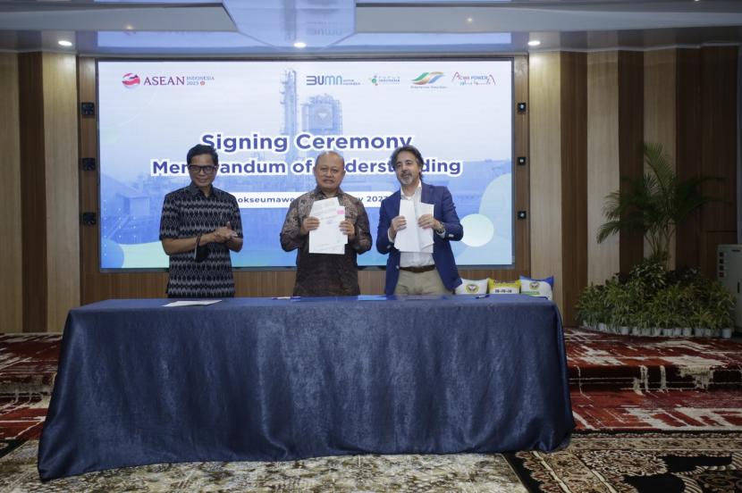 PT Pupuk Indonesia akan mengkaji potensi pengembangan energi bersih bersama ACWA Power Company, perusahaan energi asal Arab Saudi yang sedang mengembangkan hidrogen hijau di berbagai negara.