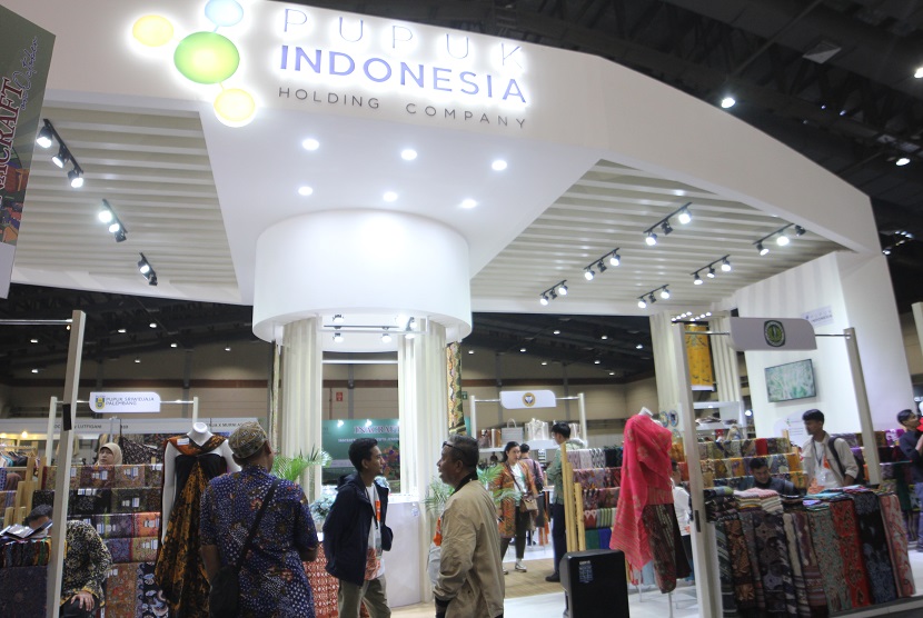 PT Pupuk Indonesia (Persero) kembali mengikuti gelaran The Jakarta International Handicraft Trade Fair (INACRAFT) yang berlangsung di Balai Sidang Jakarta Convention Center (JCC), mulai tanggal 4 sampai dengan 8 Oktober 2023 untuk mendukung usaha mikro, kecil dan menengah (UMKM) Binaan dalam mempromosi produk serta memperluas akses penjualan.