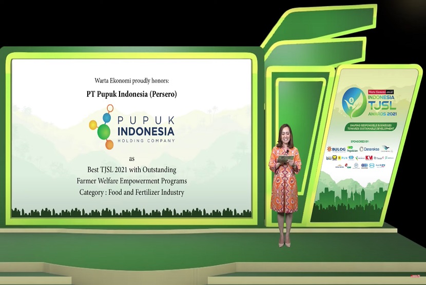 PT Pupuk Indonesia (Persero) meraih Indonesia Best Tanggung Jawab Sosial Lingkungan (TJSL) Award 2021 with Outstanding Farmer Welfare Empowerment Programs kategori Food and Fertilizer Industry yang diselenggarakan oleh Warta Ekonomi secara virtual di Jakarta, Kamis (23/9).