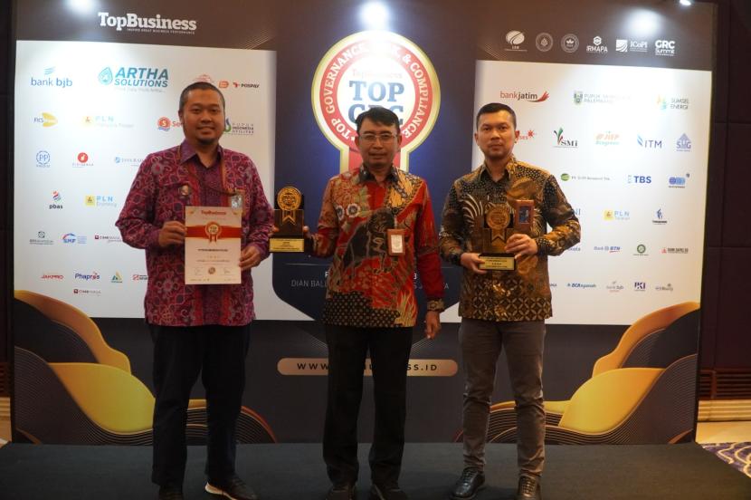 PT Pupuk Indonesia Utilitas (PI Utilitas) berhasil meraih penghargaan Top Governance, Risk and Compliance (GRC) 2023