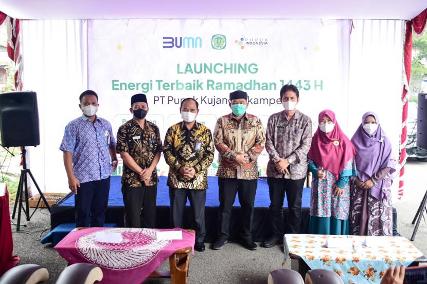 PT Pupuk Kujang meluncurkan program Energi Terbaik Ramadhan 1443 H di Cikampek,  Kamis (21/4).