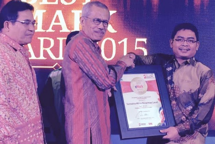 PT Samakta Mitra memenangkan penghargaan pertama Indonesia Best e-Mark 2015 untuk kategory IT solution provider.