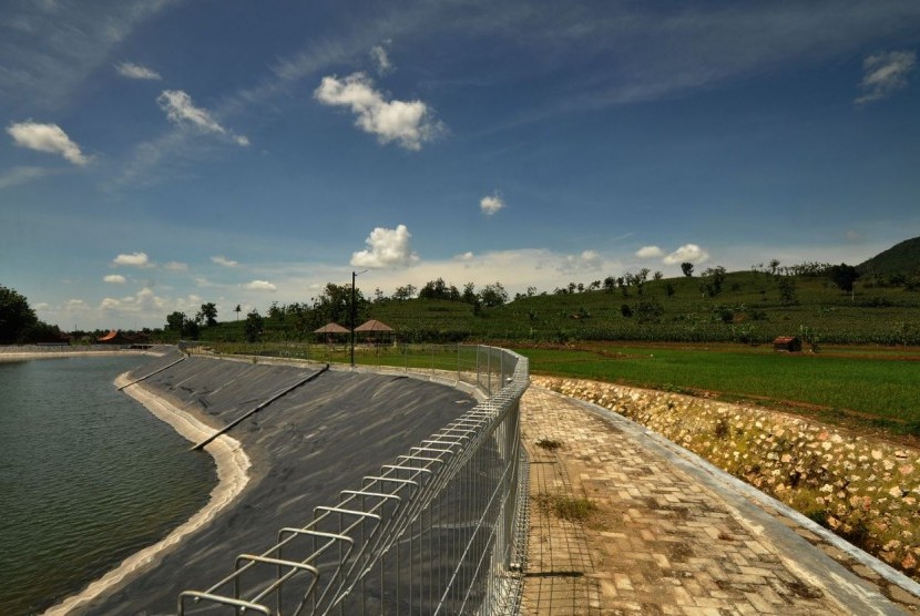  PT Semen Indonesia membangun embung Tegaldowo untuk menampung air hujan, di atas areal seluas 1,3 hektare di wilayah Kecamatan Gunem, Kabupaten Rembang, Jawa Tengah.