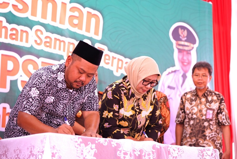  PT Semen Indonesia (Persero) Tbk dan Pemkab Gresik melakukan penandatanganan kesepakatan bersama tentang pemanfaatan refuse-derived fuel atau bahan bakar alternatif dari hasil olahan sampah di TPST Belahanrejo dan TPST Ngipik.