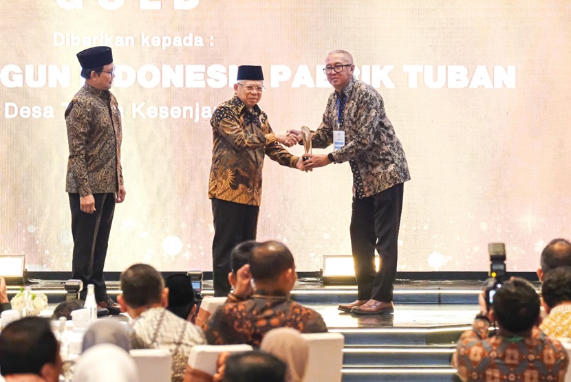 PT Semen Indonesia (Persero) Tbk melalui anak usahanya, PT Solusi Bangun Indonesia Tbk meraih tiga penghargaan corporate social responsibility dan PDB (Pengembangan Desa Berkelanjutan) Awards 2024 dari Kementerian Desa, Pembangunan Daerah Tertinggal dan Transmigrasi (Kemendes PDTT).