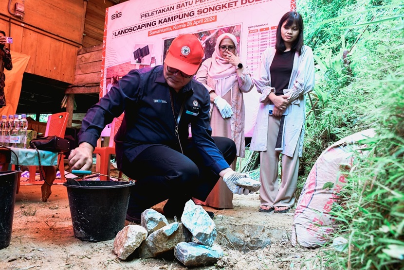 PT Semen Indonesia (Persero) Tbk melalui anak usahanya, PT Semen Padang, tengah mengembangkan destinasi wisata Kampung Songket di Sawahlunto, Sumatra Barat.