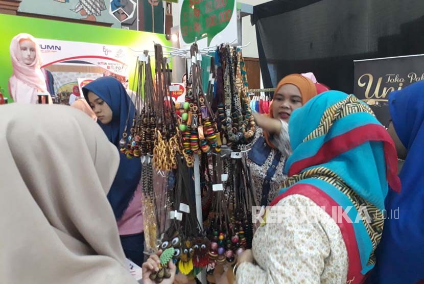 PT Semen Indonesia (Persero) Tbk menggelar Semen Indonesia Expo 2017 di Wisma Jendral Ahmad Yani, Jalan Veteran, Gresik, Jawa Timur. Acara yang digelar dari 28 Desember 2017-1 Januari 2018 itu diikuti 336 pelaku UKM 