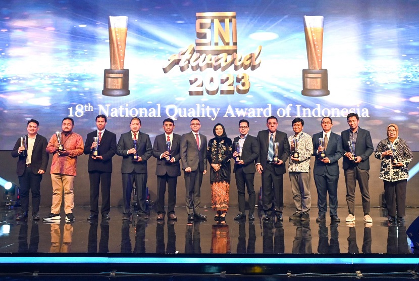  PT Semen Indonesia (Persero) Tbk meraih penghargaan SNI Award 2023 dalam peringkat Emas, kategori Organisasi Besar Produk Sektor Kimia, Farmasi, Kesehatan, Tekstil, Energi, dan Sumber Daya Mineral. Prestasi ini diraih dalam acara 18th National Quality Award of Indonesia yang diselenggarakan oleh Badan Standardisasi Nasional (BSN).