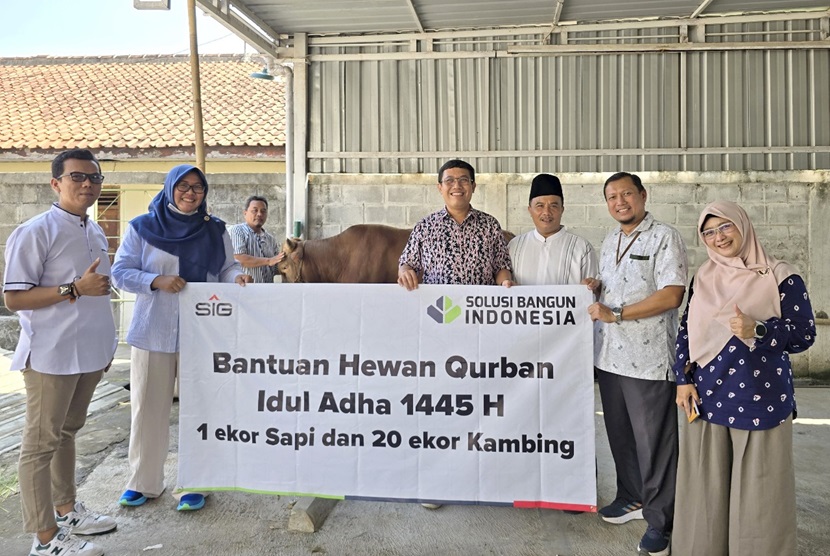 PT Semen Indonesia (Persero) Tbk (SIG) melalui Program Tanggung Jawab Sosial dan Lingkungan (TJSL), pada Iduladha 1445 H ini membagikan hewan kurban sebanyak 331 ekor yang tersebar di 23 provinsi.