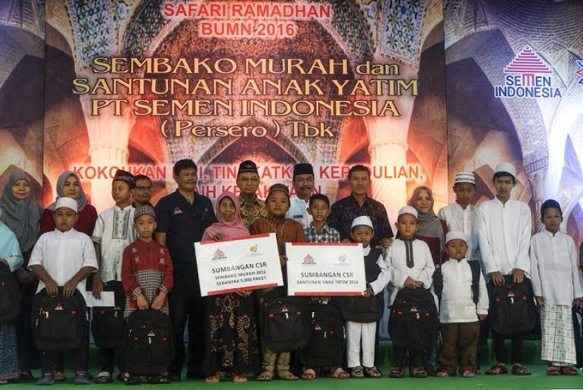 PT Semen Indonesia salurkan sembako dan santunan anak yatim 