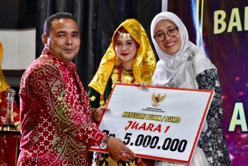 PT Semen Padang kembali meraih juara 1 pada Penganugerahan Pemeringkatan Badan Publik se-Sumatera Barat (Sumbar) Tahun 2019 untuk kategori BUMN/BUMND yang digelar oleh Komisi Informasi Provinsi Sumbar.