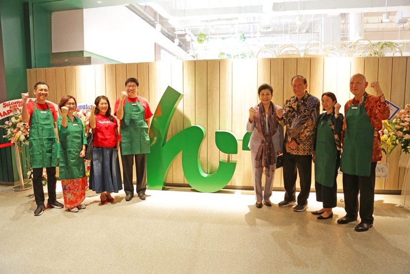 PT Star Maju Sentosa dengan brand Star Departemen Store memperluas pangsa pasar dengan melakukan pembukaan gerai dua toko baru sekaligus yang berlokasi di Summarecon Mall Bandung. Keduanya adalah Rambla Super Departemen Store (Rambla) dan Happy Harvest Supermarket (Happy Harvest) pada hari Kamis (18/1/2024). Peresmian dihadiri oleh Herman Nagaria selaku Direktur Utama PT Star Maju Sentosa serta jajaran direksi yang diwakili oleh Deddy Wongso, Lidya Kartawidjaja dan Meshvara Kanjaya.