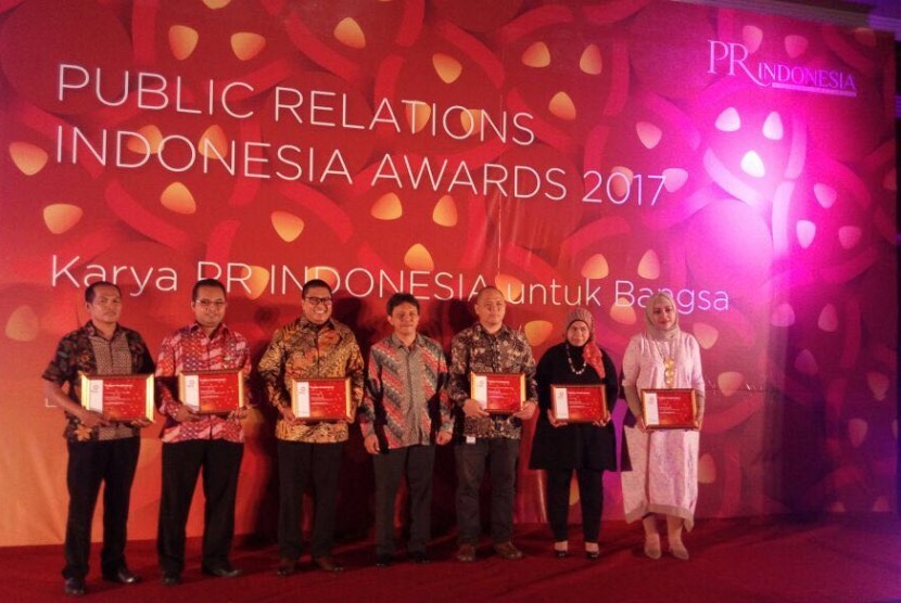 PT Sumber Alfaria Trijaya Tbk (Alfamart) berhasil meraih PR Indonesia Awards 2017 untuk kategori Media Relations Subkategori Perusahaan Swasta Nasional Tbk, di Hotel Harris Sunset Road Bali, Jumat (24/3). 