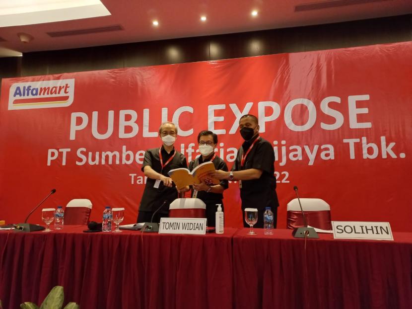 PT Sumber Alfaria Trijaya Tbk (Alfamart) menggelar public expose di Alfa Tower, Tangerangperseroan membukukan pendapatan neto sebesar Rp 84,90 triliun   
