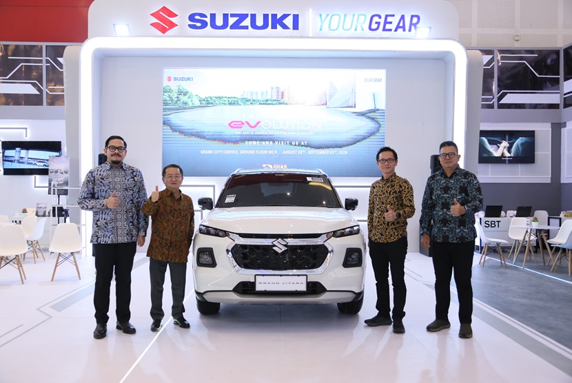 PT Suzuki Indomobil Sales (SIS) ambil bagian dalam meriahkan Gaikindo Indonesia International Auto Show (GIIAS) The Series 2024 di Surabaya. Acara ini berlangsung dari tanggal 28 Agustus hingga 1 September 2024 di Grand City Convex.