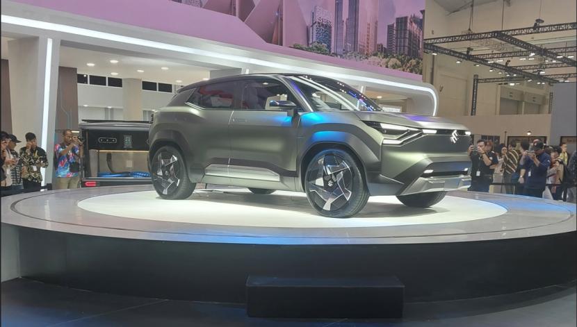 PT Suzuki Indomobil Sales (SIS) membawa mobil SUV listrik konsepnya, eVX di ajang GAIKINDO Indonesia International Auto Show (GIIAS) 2024, yang berlangsung di ICE BSD, Tangerang, Banten, dari 18 hingga 28 Juli. Penampilan eVX di GIIAS 2024, sekaligus menjadi penampilan perdananya di Asia Tenggara sebagai strategi Suzuki global.