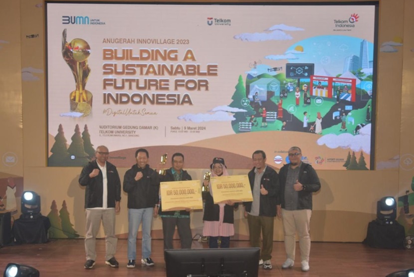 PT Telkom Indonesia (Persero) Tbk (Telkom) berkolaborasi dengan Telkom University (Tel-U) menyelenggarakan Awarding Innovillage 2023 pada Sabtu (9/3) lalu di Auditorium Gedung Damar, Telkom University. Mengusung tema Building A Sustainable Future for Indonesia #DigitalUntukSemua, Awarding Innovillage 2023 merupakan ajang penghargaan yang diberikan oleh Telkom Indonesia kepada 16 tim terbaik