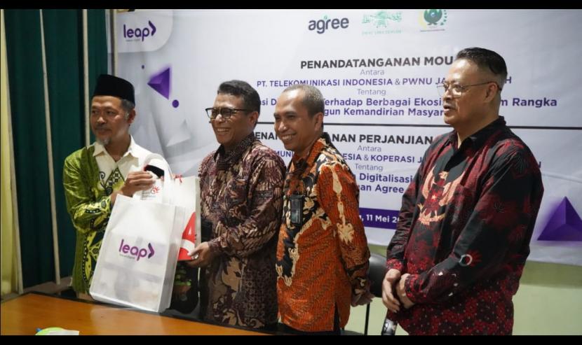 PT Telkom Indonesia (Persero) Tbk (Telkom) menjalin kerja sama dengan Pengurus Wilayah Nahdlatul Ulama (PWNU) Jawa Tengah melalui unit usahanya yakni Koperasi Jagad Kasih Kamulyan (JKK) Holding.