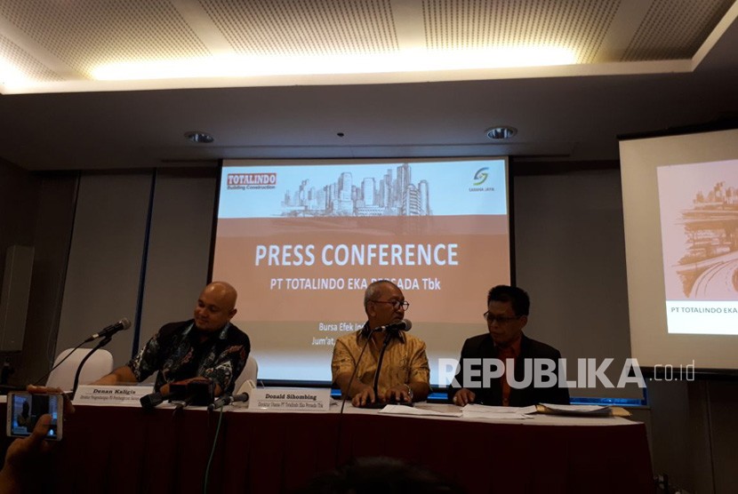 PT Totalindo Eka Persada Tbk menggelar konferensi pers di Gedung Bursa Efek Indonesia, Jakarta, Jumat, (23/2).
