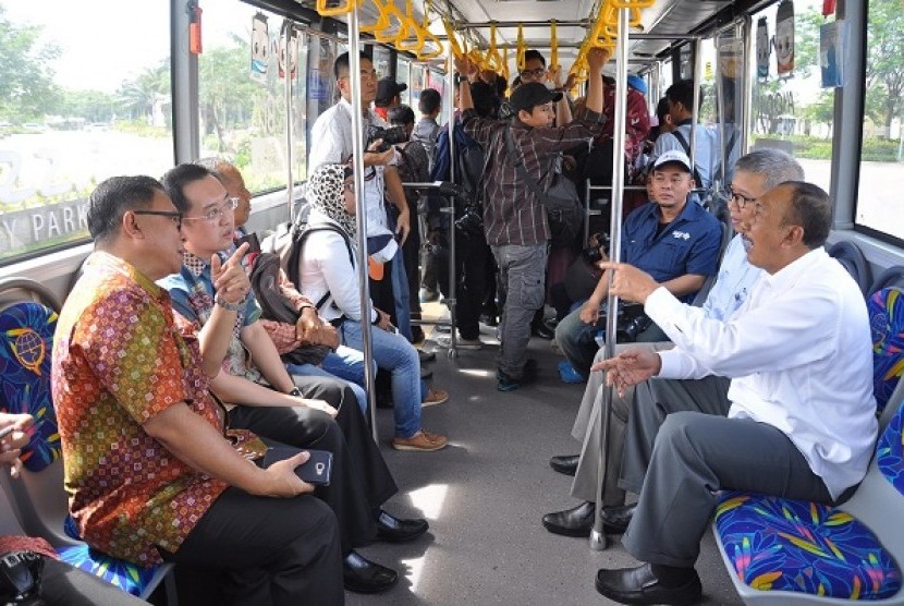 PT Transjakarta dan Summarecon Bekasi meresmikan Halte Transjakarta Summarecon Bekasi yang berlokasi di area Summarecon Mall Bekasi, dekat Bekasi Food City (BFC), pada Rabu (16/11). 