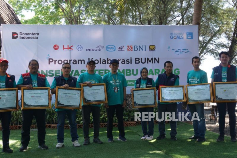 Dukung Ekosistem Pantai, 8 BUMN Tanam Ribuan Bibit Terumbu Karang di Banyuwangi
