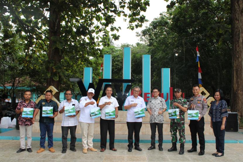 PTPN III Holding (PTPN Group) memperingati hari ulang tahun ke-28 dengan kegiatan filantropi. Sebanyak 10.150 paket sembako dibagikan kepada warga di sekitar perusahaan, 150 paket diantaranya kepada warga di sekitar Kebun Way Berulu, Pesawaran, Lampung.