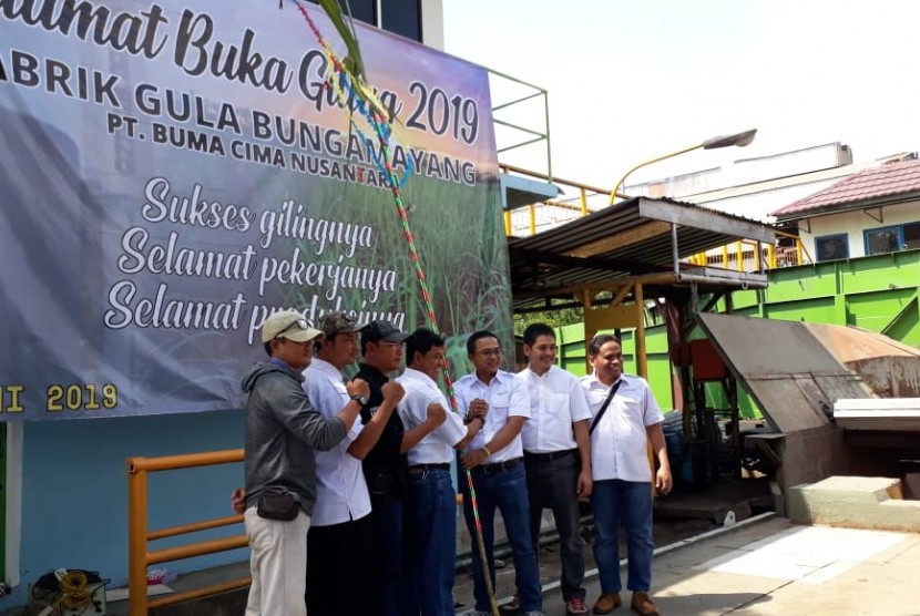 PTPN VII gunakan ampas tebu sebagai bahan bakar pemanas turbin Pabrik Gula Bunga Mayang Lampung pada musim giling tahun ini.