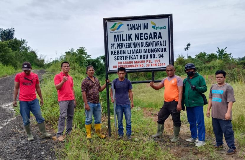 PTPN2 melanjutkan pembersihan areal HGU No.94 Kebun Limau Mungkur di Desa Lau Barus Baru Kecamatan STM Hilir, Kabupaten Deli Serdang.