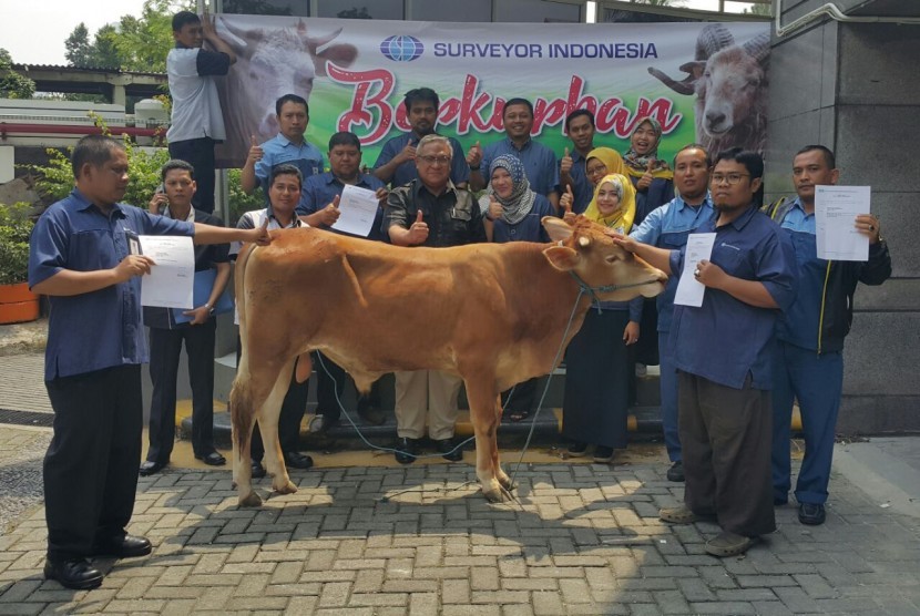 PTSI menyerahkan hewan kurban kepada pengurus Mushala Ishlal Al Ummah Jakarta, Kamis (31/8).