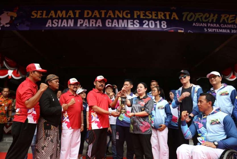 Puan Maharani membuka Pawai obor Asian Para Games 2018 dan Festival Paralympic 2018.