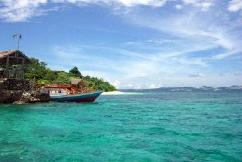Pulau Bangka yang indah dengan wisata bawah airnya.