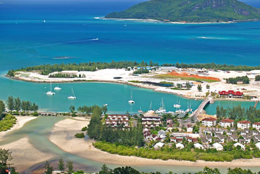 Pulau Mahe, pulau terbesar di Seychelles.