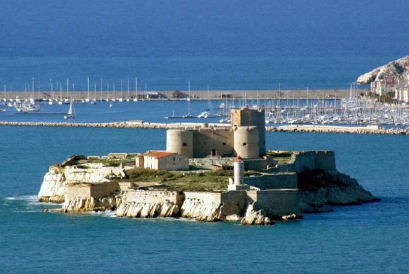 Pulau Montecristo di Italia.