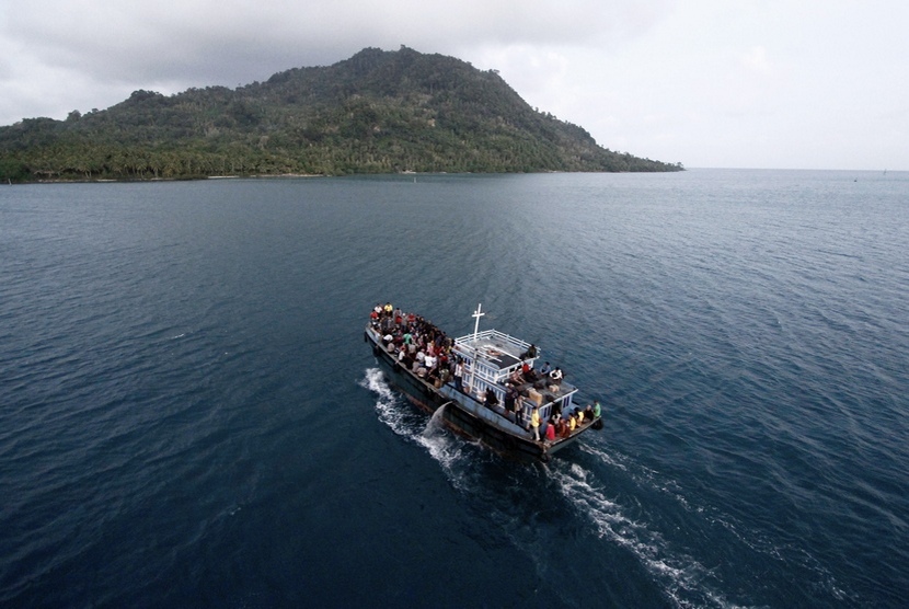  Pulau Serasan, Natuna, Kepulauan Riau.