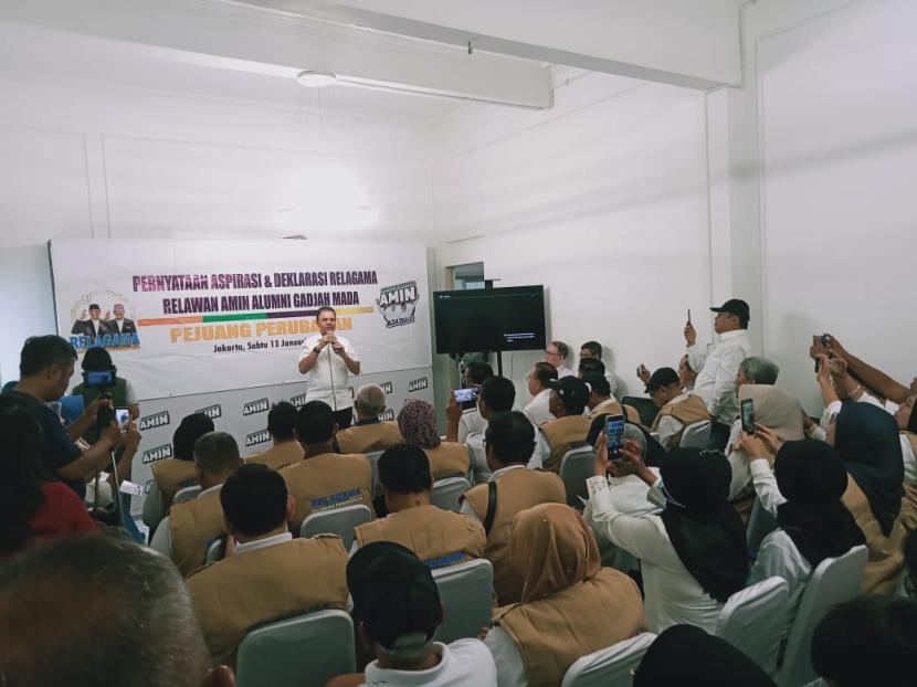 Puluhan Alumnus Universitas Gadjah Mada (UGM) yang tergabung dalam Relawan Amin Alumnus Gajah Mada (Relagama) mendeklarasikan dukungan kepada pasangan capres nomor urut 1  Anies Baswedan-Muhaimin Iskandar, Sabtu (13/1/2024). 