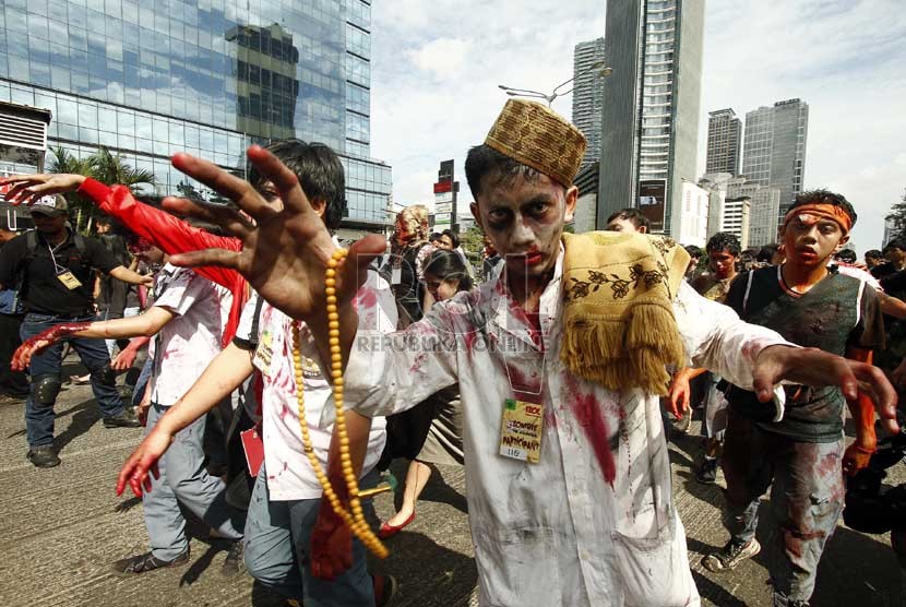 Komunitas Indonesian Zombie Club dalam aksinya di Jakarta Community Carnival
