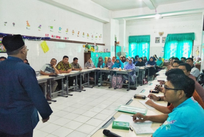 Puluhan Guru SD Muhammadiyah Program Khusus Kota Barat Solo 