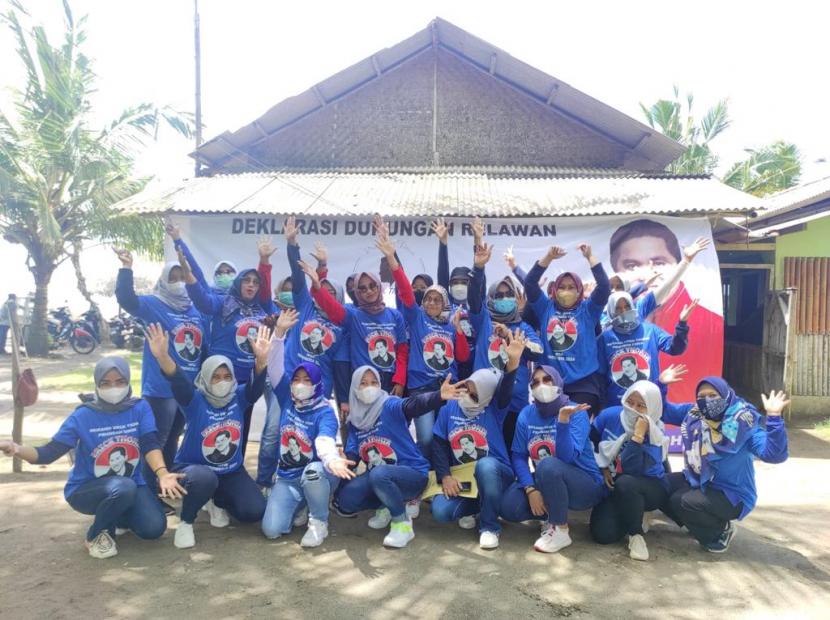 Puluhan ibu-ibu yang tergabung dalam Srikandi Erick Thohir (Si Eti) Priangan Timur, Jawa Barat melakukan deklarasi dukungan kepada Erick Thohir.