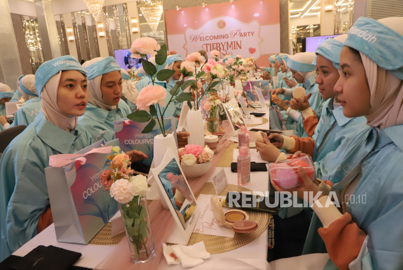 Puluhan influencer menebarkan kearifan berhijab.