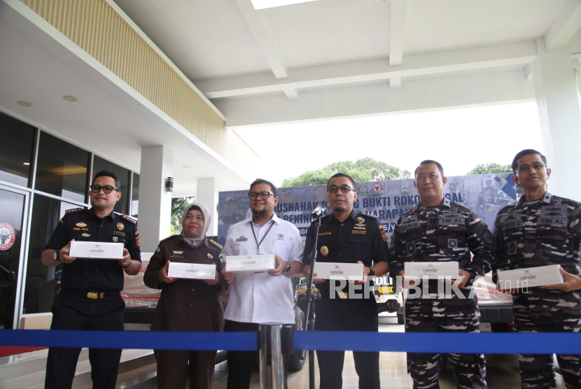 Kanwil Bea Cukai Riau Musnahkan 25,6 Juta Batang Rokok Ilegal Senilai Rp 12,8 Miliar