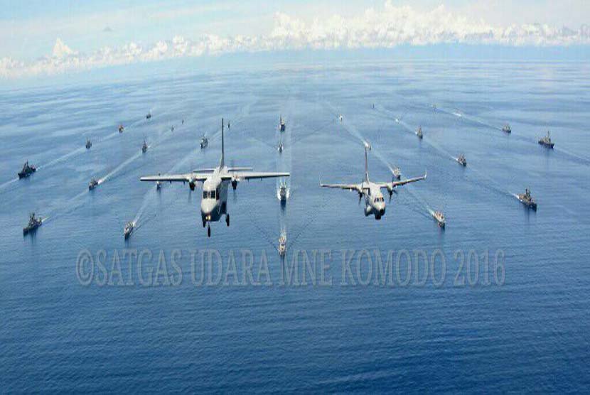 Puluhan kapal perang asing melaksanakan Sea Phase latihan bersama tahap laut dengan kapal perang TNI Angkatan Laut yang sekaligus menutup rangkaian kegiatan Komodo 2016 yang digelar selama 12-16 April 2016 di Padang dan Mentawai.