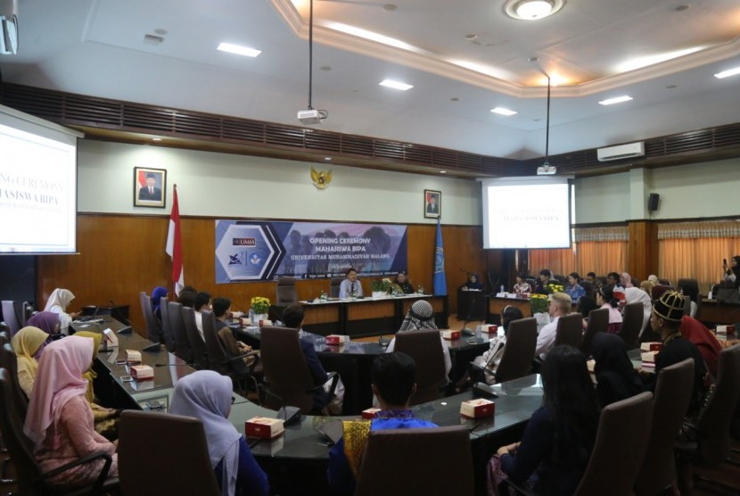 Puluhan mahasiswa asing resmi menjadi mahasiswa lembaga Bahasa Indonesia untuk Penutur Asing (BIPA) Universitas Muhammadiyah Malang (UMM). 