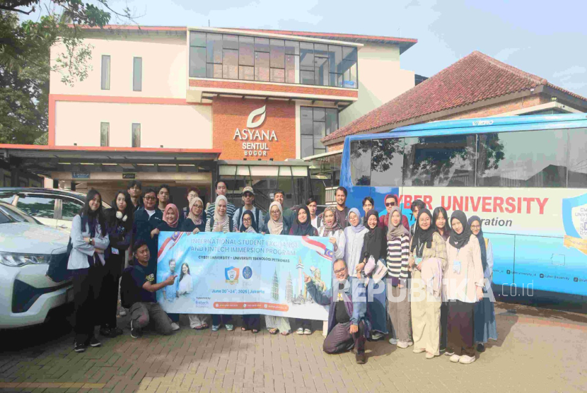 Puluhan mahasiswa dari Cyber University sebagai The First Fintech University in Indonesia dan Universiti Teknologi Petronas (UTP) Malaysia menggelar 