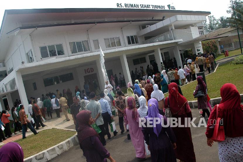 Puluhan masyarakat berkunjung ke RS. Rumah Sehat Terpadu (RSRST) Dompet Dhuafa