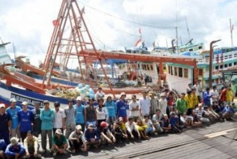 Puluhan nelayan dan ABK Kapal Vietnam ketika ditangkap (ilustrasi)