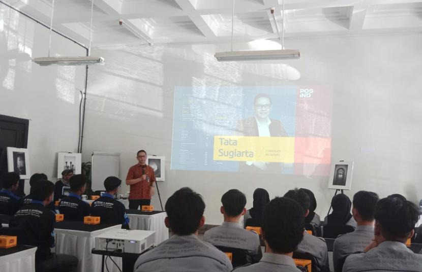 Puluhan pelajar dari berbagai SMK di Kota Bandung mengikuti workshop fotografi