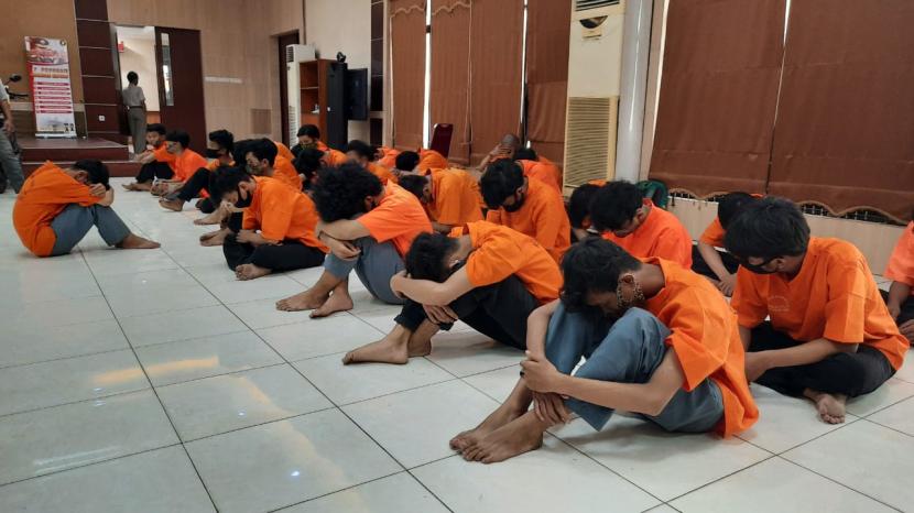 Puluhan pelajar ditangkap karena hendak melakukan tawuran (ilustrasi).