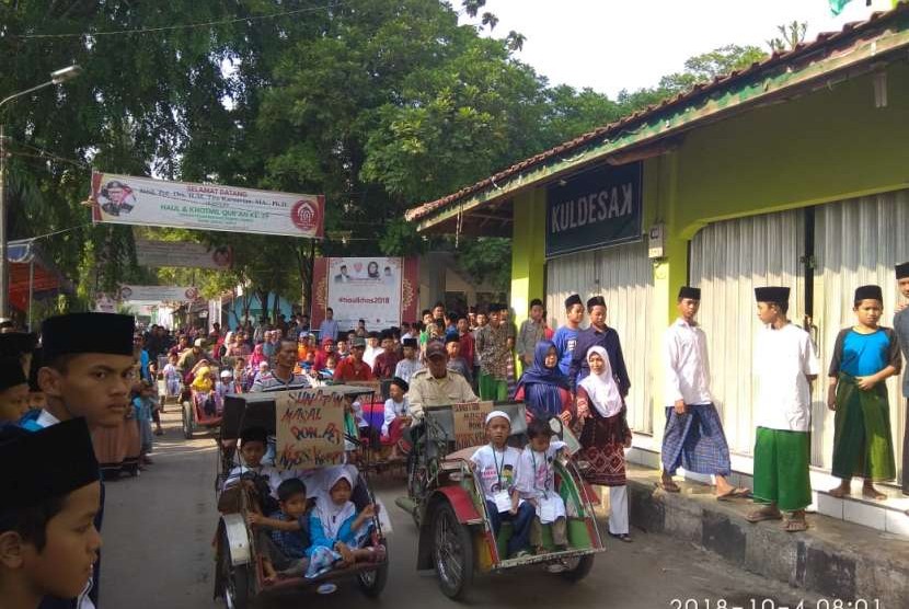 Puluhan peserta khitanan massal NU Care-LAZISNU yang diselenggarakan di Pondok Pesantren Khas Kempek Cirebon, Kamis (04/10)